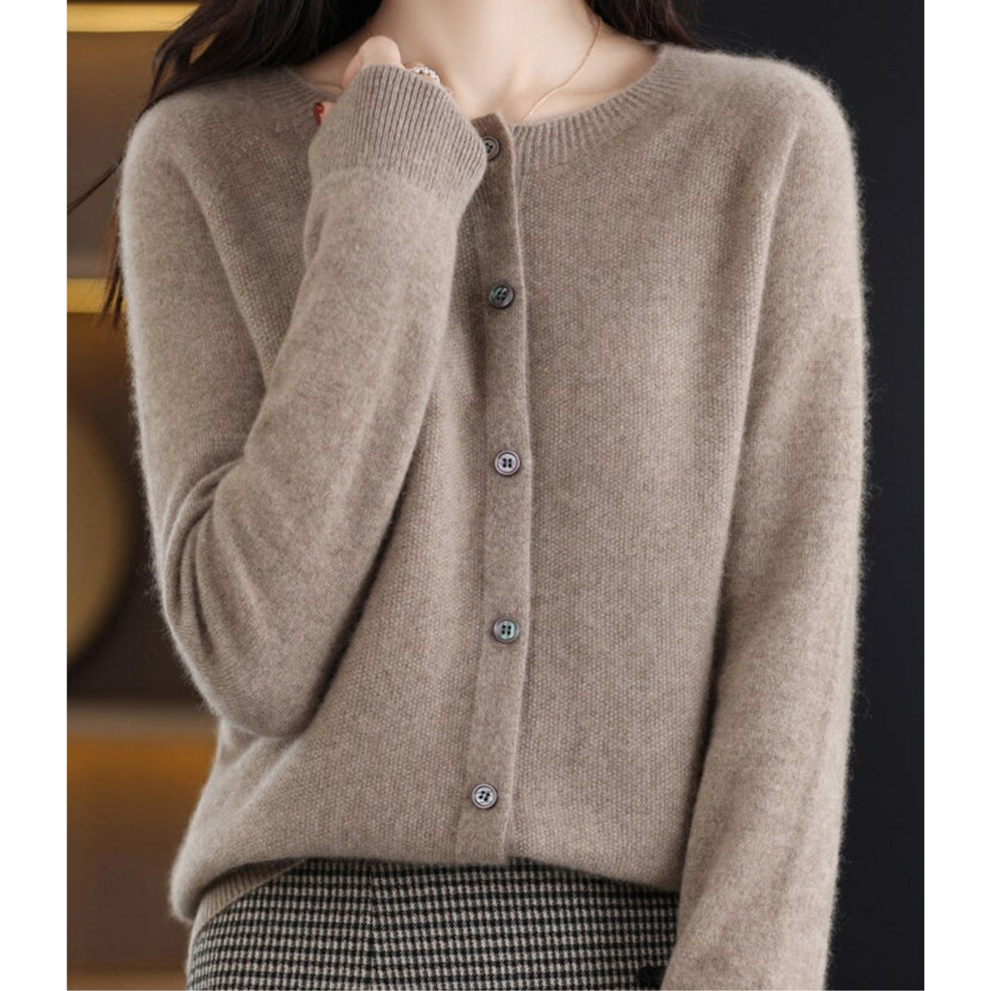 DIANE – KNUSSE RONDE-HALS CARDIGAN
