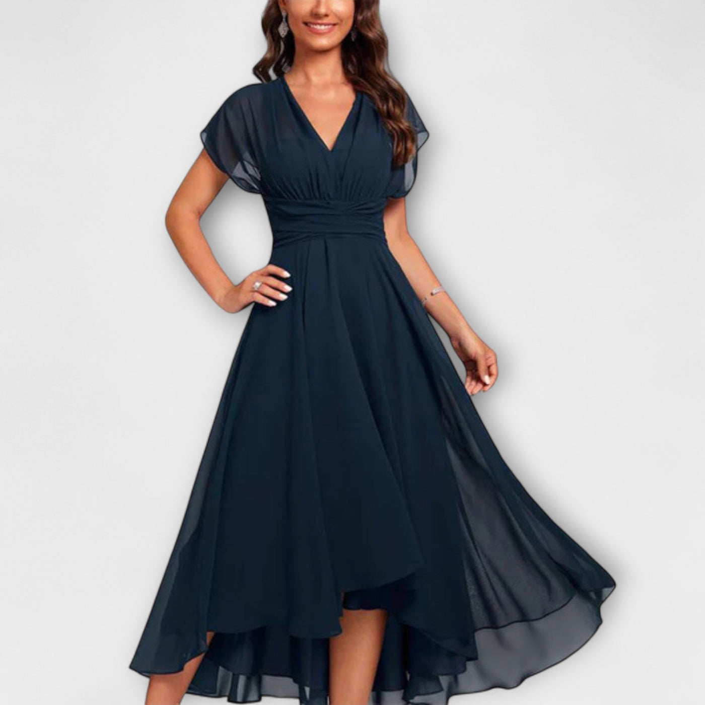 VANESSA – ELEGANTE AVONDJURK MET VALLENDE LINES