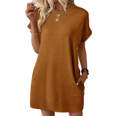 SOPHIA – ONGEDWONGEN CHIQUE T-SHIRT JURK