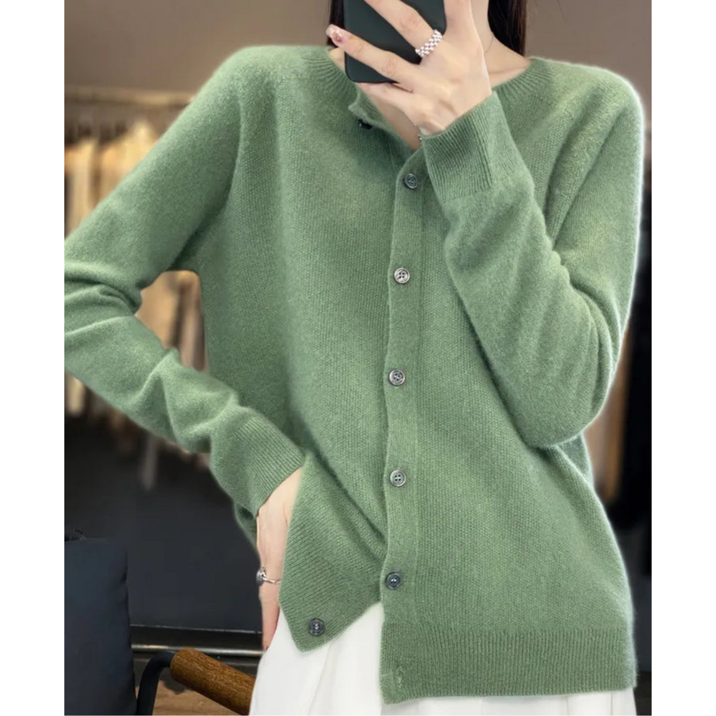 DIANE – KNUSSE RONDE-HALS CARDIGAN