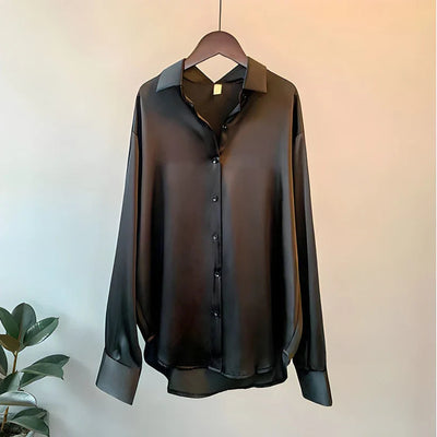LISA – DE ELEGANTE ZIJDEZACHTE BLOUSE