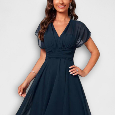 VANESSA – ELEGANTE AVONDJURK MET VALLENDE LINES