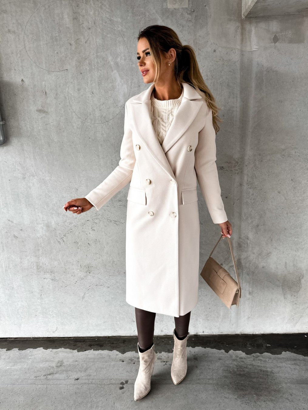 MONIQUE – ELEGANTE DUBBELKNOOPS LANGE MANTEL