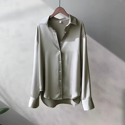 LISA – DE ELEGANTE ZIJDEZACHTE BLOUSE